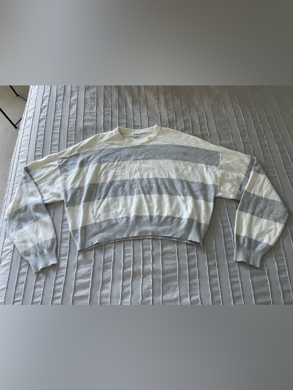 Striped Cropped Knit Sweater - White & Light Gray